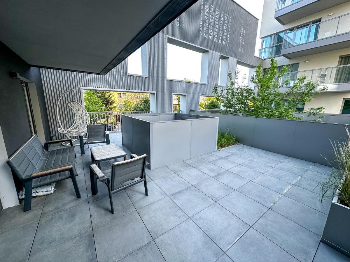Apartament Vip Wola Warsaw Exterior photo